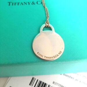 Tiffny & Co pendant necklace 🌺🌹💐 18"
